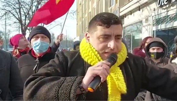 Az AUR szimpatizánsai erővel nyomultak be a temesvári városházára, és a német polgármestert szapulták (VIDEÓval)