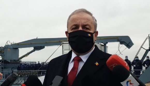 A védelmi miniszter folytatja védelmi tevékenységét: cáfol