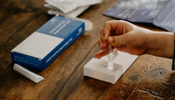 Ha eddig netán nehézkes volt az iskolai nyáltesztek beszerzése, akkor most katasztrofális lesz a helyzet