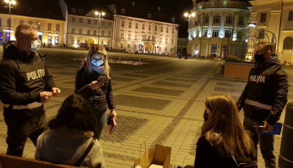 Komoly pénzbüntetés jár a textilmaszkok viseléséért, csak a rendőrök nem értik, hogyan kell eljárni