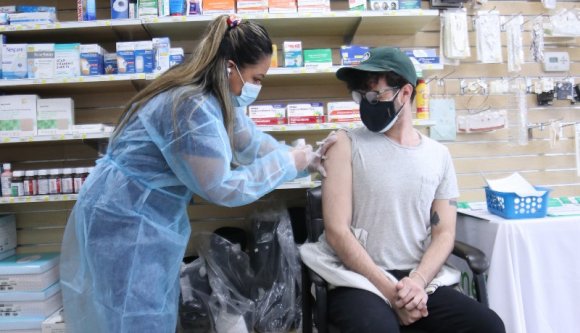 Vakcina-pazarlásban bajnok lehetne Románia: eddig kétmillió dózis landolt a kukában