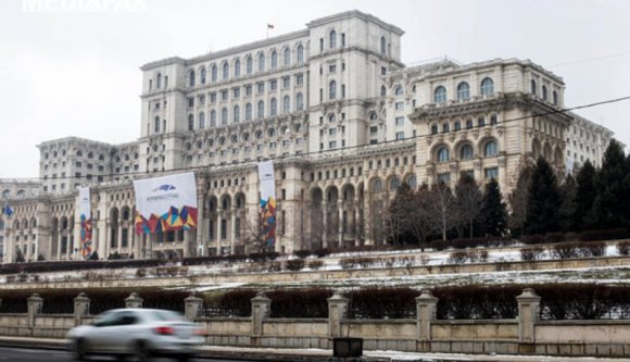 Lebonthatják a parlament kerítését, ha már úgysem sikerült megakadályozni az ostromlók bejutását