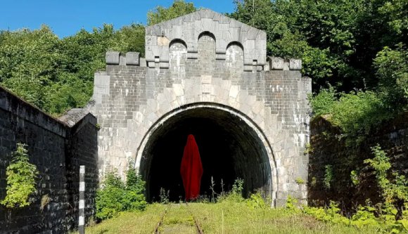 Horrorlátványossággá változtatnák Románia leghosszabb vasúti alagútját