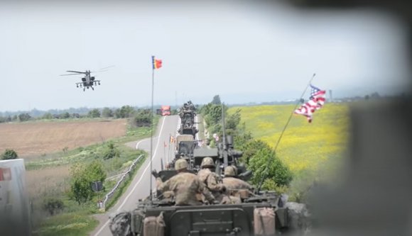 Úristen, amerikai harckocsik száguldanak a román határ felé!