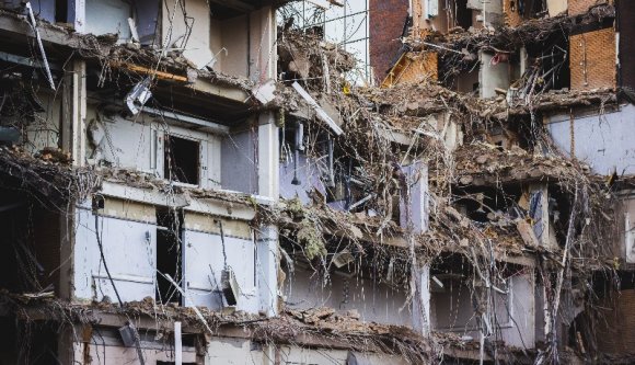 Most Bukarest előzte meg Kolozsvárt az ingatlanfejlesztésben: lebontanak egy illegális épületet