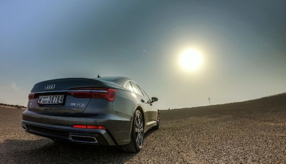 A szenátust nem zavarja a szomszédban dúló háború abban, hogy húsz új limuzint vásároljon