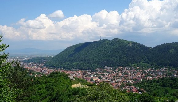 Hordozható hamutartókat kapnak a hegyi túrára készülők az egyik erdélyi városban