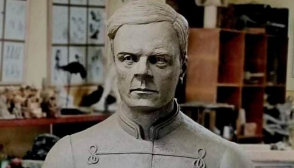 A román nacionalisták piros-sárga-kék tüzet okádnak a székely himnusz szerzőjének szobra miatt