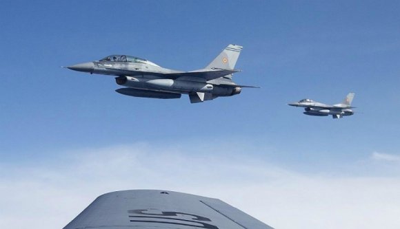 Az amerikaiak keményen felfegyverzett vadászgépekkel segítenek be a román és a NATO-légtér őrzésében