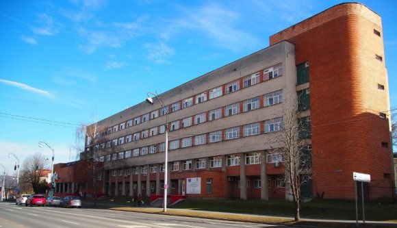 Milyen következménnyel jár manapság, ha egy orvos gyalázatos hangnemben beszél páciense hozzátartozójával?