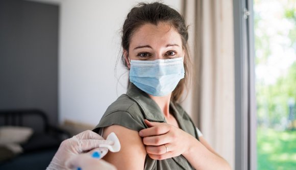 Romániában kerek nyolcmillió állampolgár van, aki legalább két oltást kapott koronavírus ellen