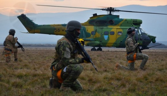 Nem rohannának lelkesen harcolni egy felmérés szerint az emberek, ha támadás érné az országot