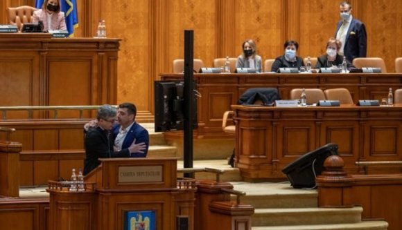 Meggyűlhet Simion baja, már a legfőbb ügyészség is vizsgálódik a parlamentben okozott botrány miatt