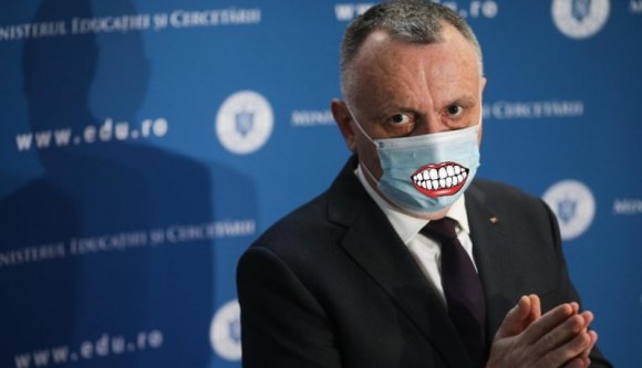 Mindenki le akarja mondatni a plágiummal vádolt oktatási minisztert, de ő nem mond le
