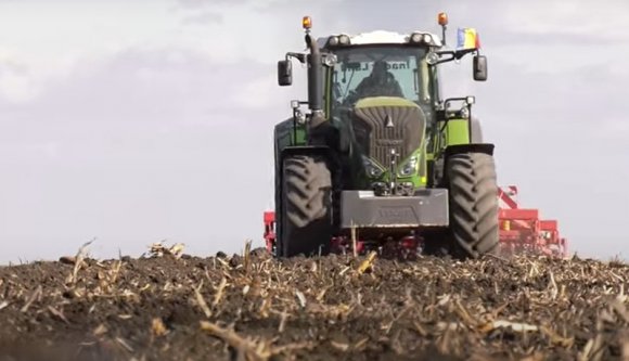 Ki fog szántani, vetni? Informatikusfizetésért is alig találnak traktoristákat a gazdák