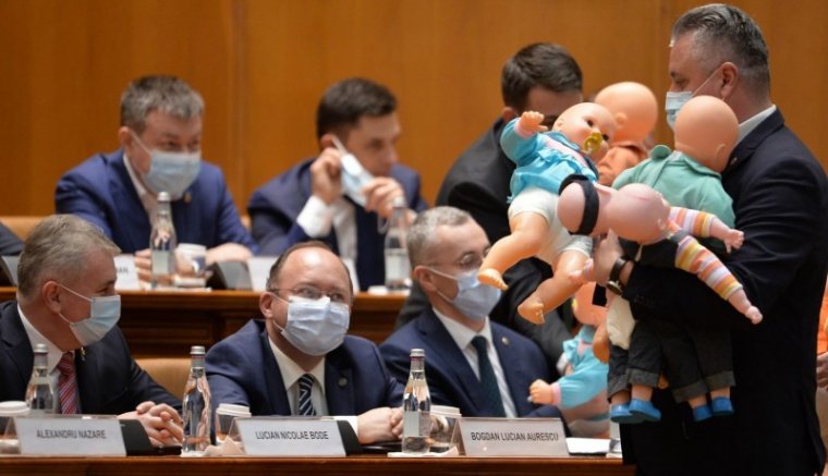 Vége az ingyen cirkusznak? Az AUR akaratlanul elérte, hogy szigorú házszabályzatot vezessenek be a képviselőházban