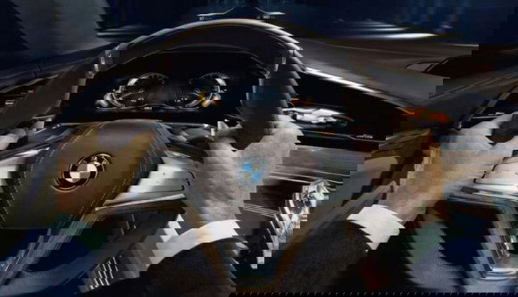 Véletlenül átutaltak kétmilliót a számlájára, rögtön luxus BMW-t vett belőle. Kettőt!