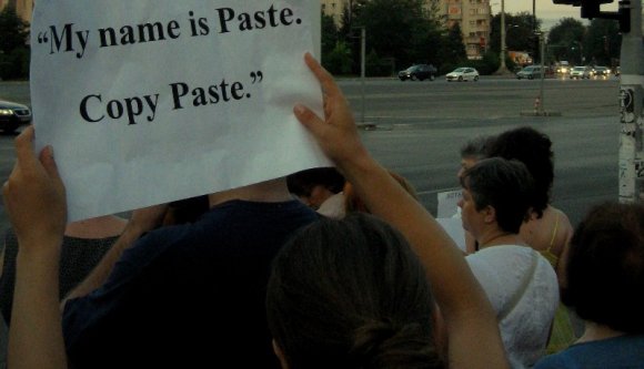 Suttyomban egérutat adnának a 2011 előtt plagizáló „doktoroknak”