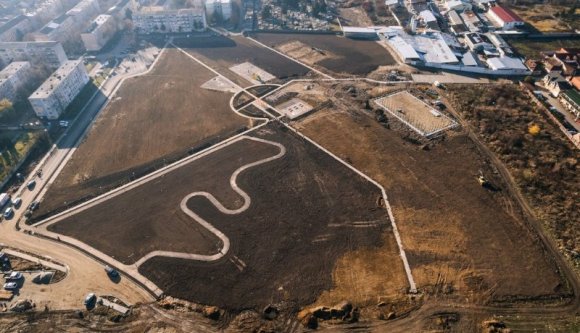 Fontos szatmári beruházásra vetült a korrupció gyanúja: a Kubik-tó elfuserált parkosítása miatt nyomoz a DNA