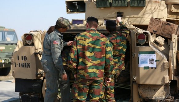 Hány NATO-katona van jelenleg az országban, és hová vezénylik az újonnan érkezőket?