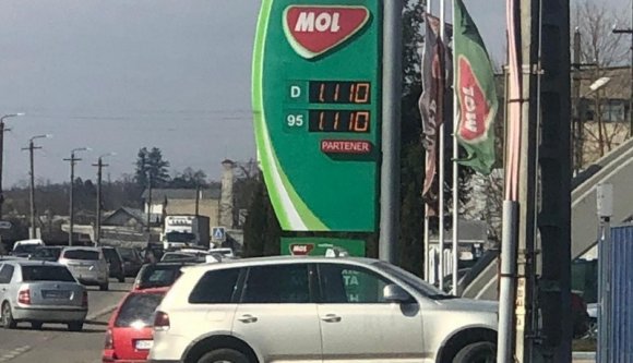 Ezzel magyarázza az országos üzemanyag-pánikot kiváltó benzinkút tulajdonosa, hogy 11 lejre emelte a literenkénti árat