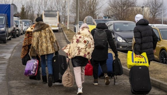 Menekültnek adta ki magát egy szebeni nő, 1500 lejnyi értéket harácsolt össze