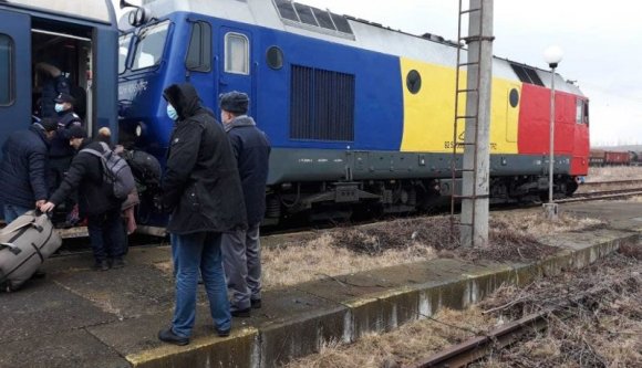 Magyar-román megállapodás is segíti, hogy az ukrajnai menekültek ingyen vonatozhassanak