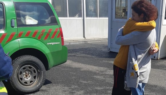 Megijedt, de feltalálta magát a magyarországi autópálya mellett felejtett romániai tinédzser