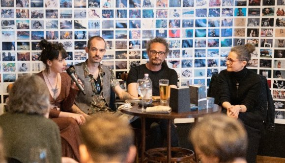 Putyin én vagyok, delfinek etetnek pszichedelikus halakkal, és akkor ez még csak egy szerda esti kettős könyvbemutató rövid tört