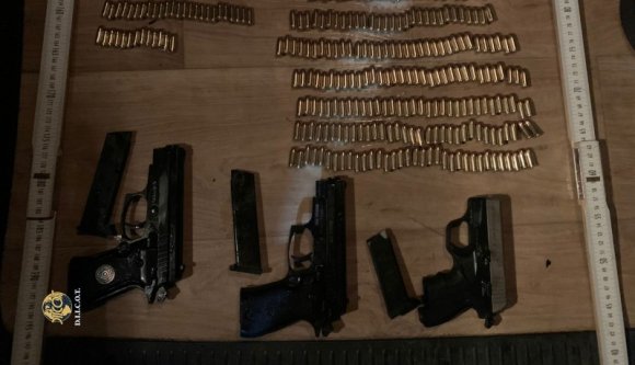 Lefüleltek egy börtönből irányított, fegyverekkel és drogokkal kereskedő bánsági bűnbandát