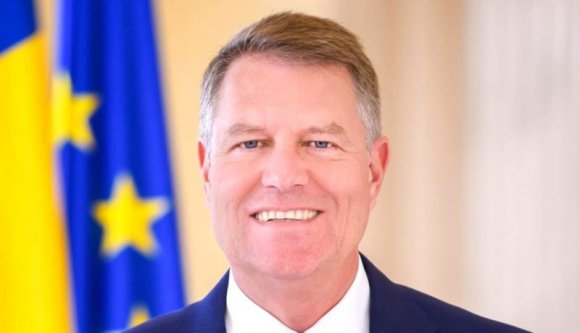 Annyi csikorgó közhelyet mondott Iohannis a romák világnapján, hogy meg lehetne kapálni