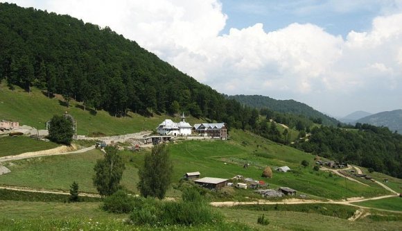 Szexuális erőszakért panaszolták be az egyik menekülteket befogadó máramarosi kolostor főpapját