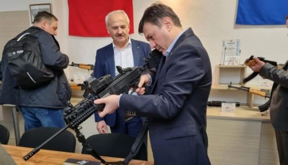 Hiába fejlesztett menő, NATO-kompatibilis gépkarabélyt a kudzsiri fegyvergyár, a technológia hiánya miatt még évekig csak a prot