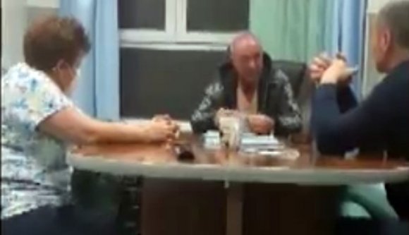 Mátyás király nyomdokaiba lépett egy megyei tanács elnöke, álruhában leckéztette meg a sürgősségi osztály személyzetét