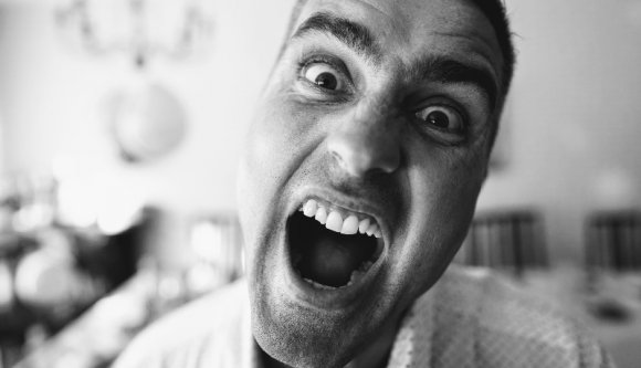 És akkor a nagymenő politikus felhívta az újságírócskát, és 43 percig szidta, mint a bokrot