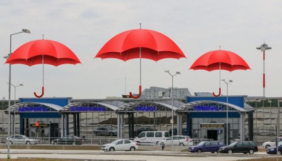 Nem elég, hogy hatalmas késéssel készült el, máris javításra szorul a váradi reptér új terminálja