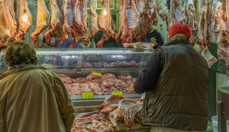 A csomagtartó nem hűtőszekrény: ne vásároljunk az út szélén árult húsból, tojásból!