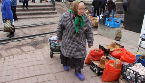 Év végéig talán megkapják a 250 lejes állami segélyt a kedvezményezettek