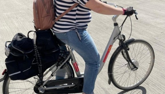 Fizetésemelést kértek, elektromos bicikliket kapnak a postások