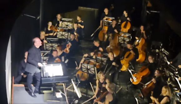 Vihar közeleg – áriázott a színpadon az operaénekes, mire rákontrázott a RO-Alert telefonos viharriasztása (VIDEÓval)