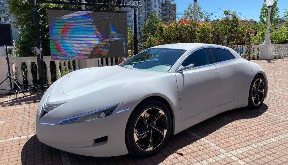 „Román Tesla”: félmillió euróba került az első Kolozsváron gyártott elektromos autó