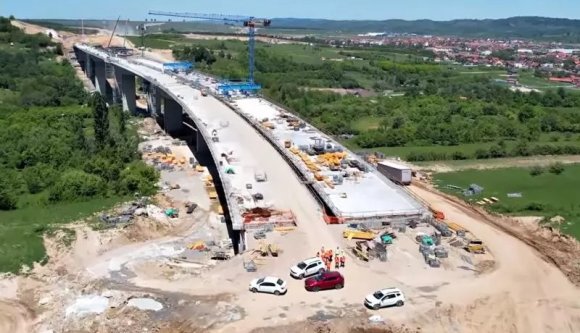 Miközben az észak-erdélyi autópálya építése továbbra is csak akadozva halad, egy másik erdélyi sztrádaszakasz még idén elkészülh