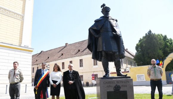 A Bethlen Gábor-szoboravatás a kölcsönös tolerancia ritka pillanata volt