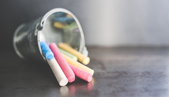 Egy korszak vége: elbúcsúzhatunk a krétaporos tantermektől, ha minden igaz, jönnek az okostáblák