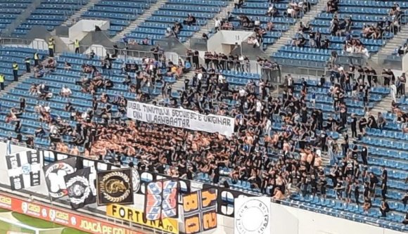 A craiovai szurkolók önfeledt magyargyalázásával folytatódott a magyar-román „sportháború” a Craiova-Sepsi meccsen (FRISSÍTVE)