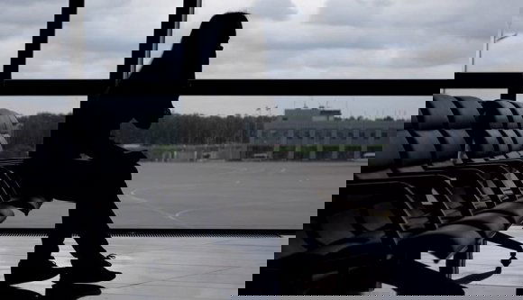 Nem akarták lekésni a repülőt a pedagógusok, lazán otthagytak egy diákot Portugáliában