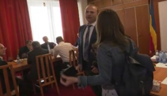 Laza hely a parlament: reggel tízkor már túl voltak egy borozáson az agrárbizottság tagjai