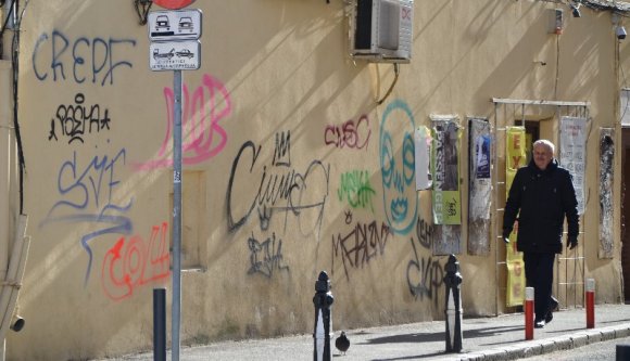 Köztéri falfirkászok, szevasztok! Van egy nagyon rossz hírünk számotokra!