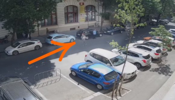 Egy halom irattal az ölében mentette az irháját az önkormányzati alkalmazott a fegyelmi eljárás hírére (VIDEÓval)