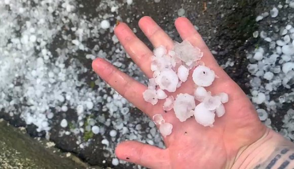 Úgy megcsapta a jég Dés városát, hogy a péntek 13-hívők keresztet vetettek (VIDEÓval)